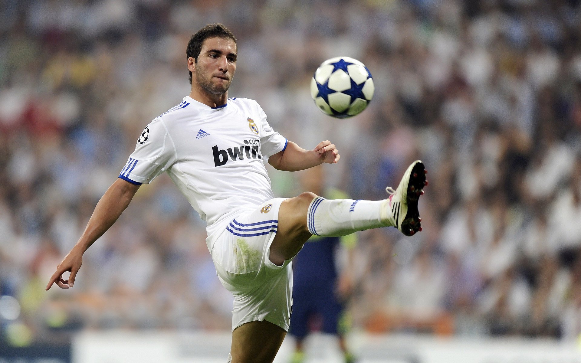 爱游戏官方-“帕布罗·马特拉的战术领袖角色，推动阿根廷美洲狮队迎接未来挑战”