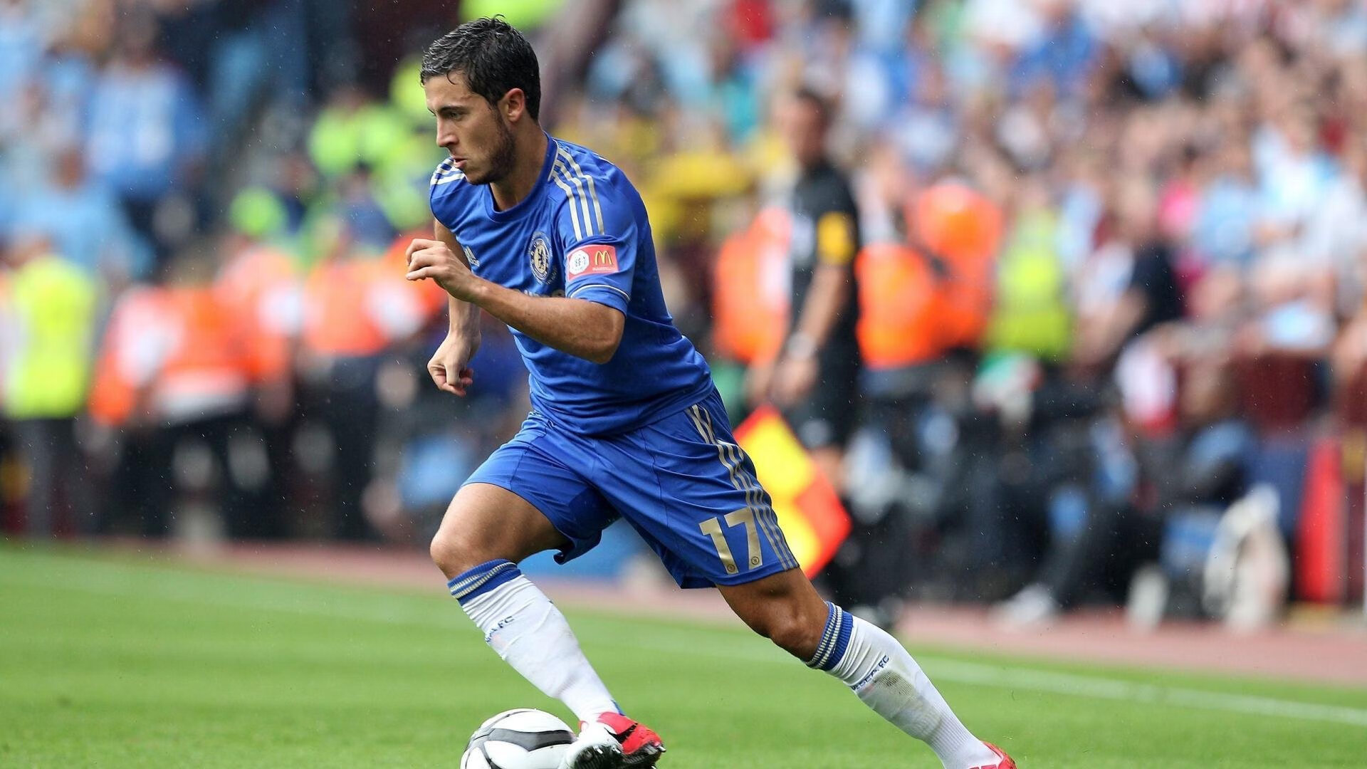 一脚绝杀，球迷疯狂庆祝，一脚把足球踢爆的电视剧